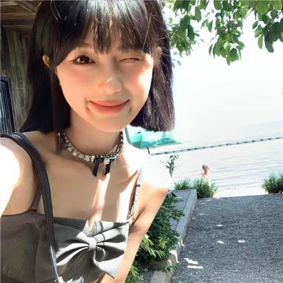 《我和精神小妹同居》第1集播放画面 失恋后的街头相遇